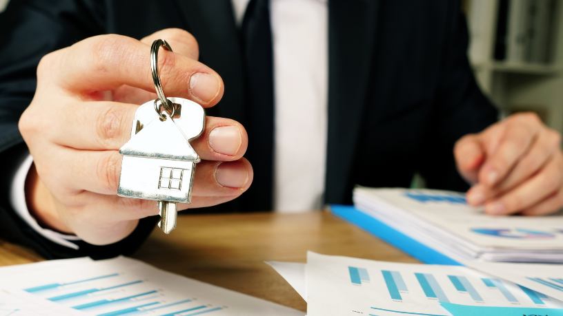 A escolha de materiais eficientes é um fator decisivo para a durabilidade e segurança de um imóvel, como destaca Alex Nabuco Dos Santos ao abordar a proteção do investimento imobiliário.